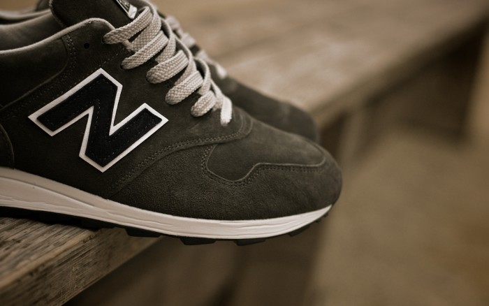 New Balance sneakers wallpaper 1920x1200